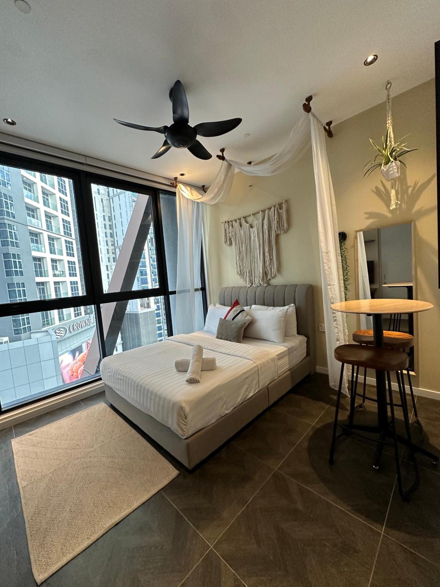 Scarletz Suites Klcc By Numa Куала-Лумпур Экстерьер фото