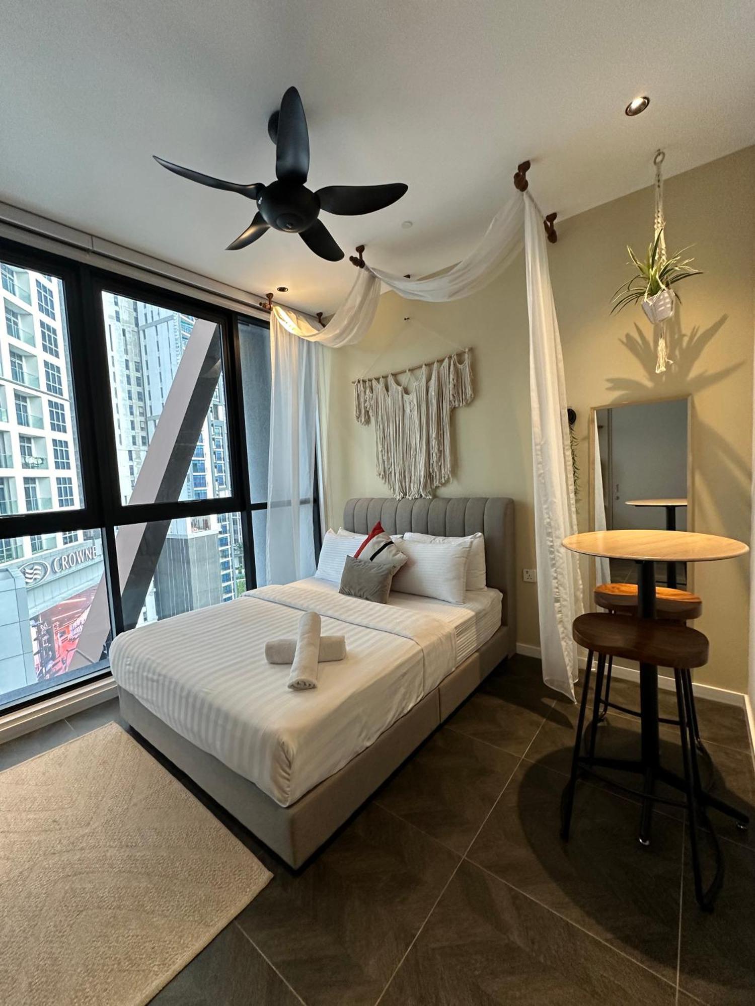 Scarletz Suites Klcc By Numa Куала-Лумпур Экстерьер фото
