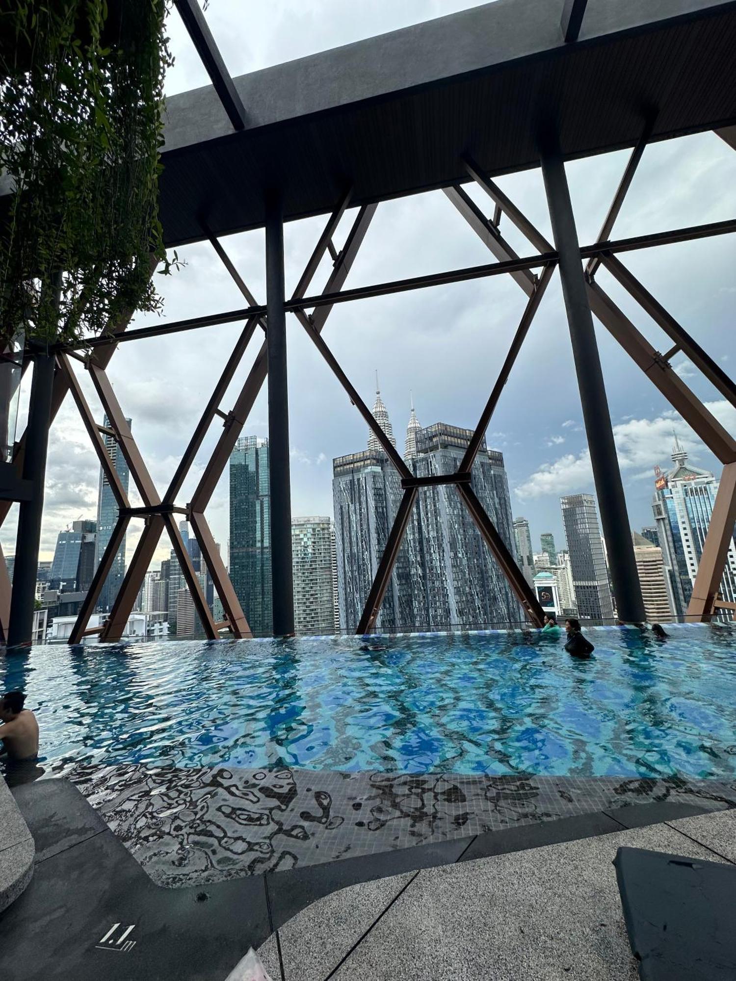Scarletz Suites Klcc By Numa Куала-Лумпур Экстерьер фото